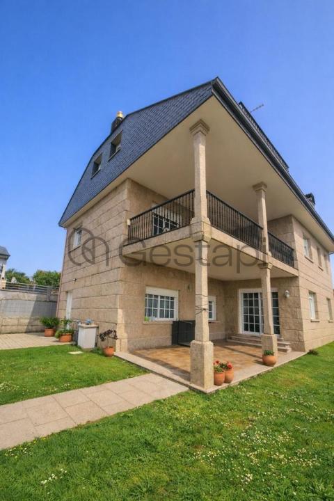 CASA UNIFAMILIAR EN MONTALVO SANXENXO