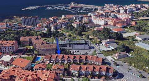 CHALET ADOSADO EN MIRAFLORES SANXENXO