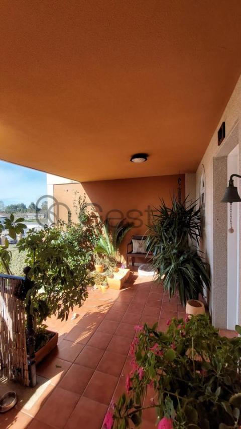 CHALET ADOSADO EN MIRAFLORES SANXENXO