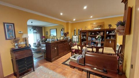 CHALET ADOSADO EN MIRAFLORES SANXENXO