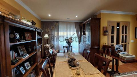 CHALET ADOSADO EN MIRAFLORES SANXENXO