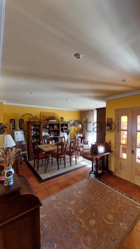 CHALET ADOSADO EN MIRAFLORES SANXENXO