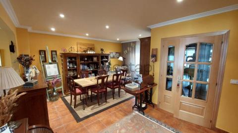 CHALET ADOSADO EN MIRAFLORES SANXENXO
