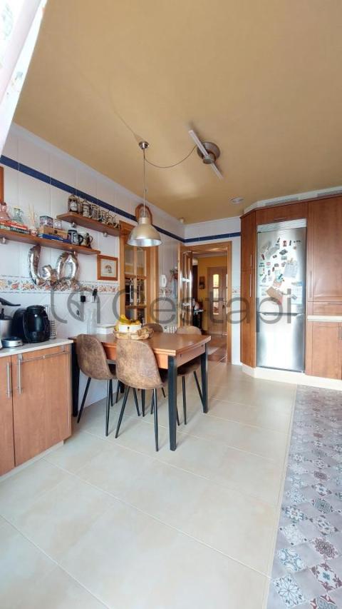 CHALET ADOSADO EN MIRAFLORES SANXENXO