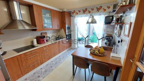 CHALET ADOSADO EN MIRAFLORES SANXENXO