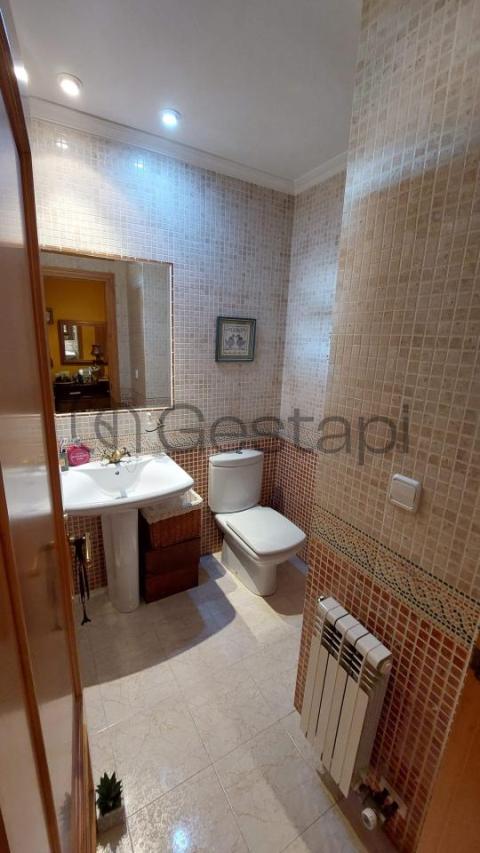 CHALET ADOSADO EN MIRAFLORES SANXENXO