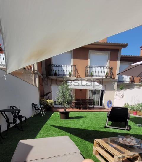 CHALET ADOSADO EN MIRAFLORES SANXENXO