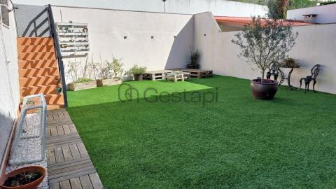 CHALET ADOSADO EN MIRAFLORES SANXENXO