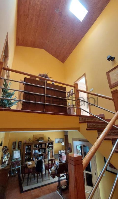 CHALET ADOSADO EN MIRAFLORES SANXENXO