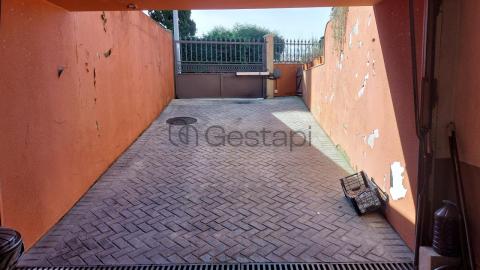 CHALET ADOSADO EN MIRAFLORES SANXENXO