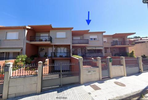 CHALET ADOSADO EN MIRAFLORES SANXENXO