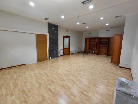 LOCAL CENTRO DE SANXENXO - ACONDICIONADO