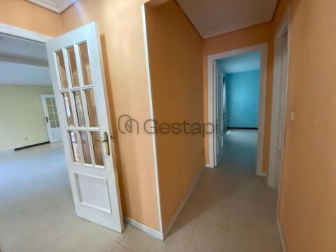 PISO 3 HABITACIONES C/ VIGO