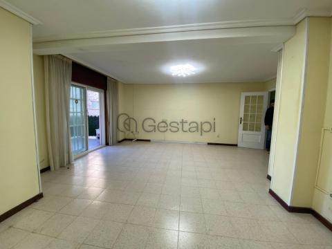 PISO 3 HABITACIONES C/ VIGO