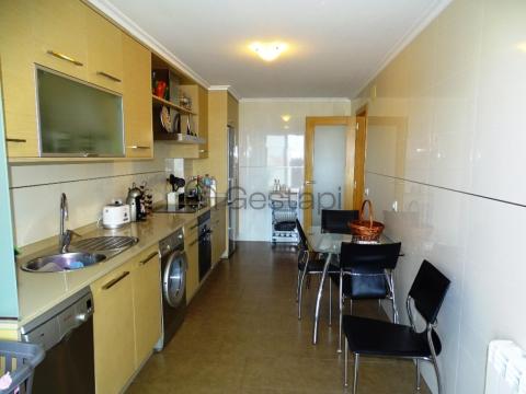 AMPLIO Y LUMINOSO PISO EN SANXENXO - CALLE PROGRESO