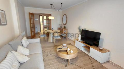 ALQUILER JULIO EN EDF. 1ª LINEA 3 HABITACIONES