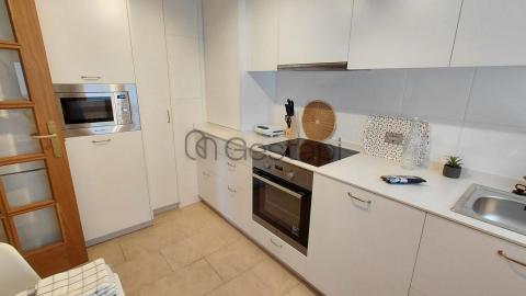 ALQUILER JULIO EN EDF. 1ª LINEA 3 HABITACIONES