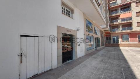 ÁTICO EN COMBARRO CON PLAZA PARA YATE Y ACCESO DIRECTO A LA PLAYA
